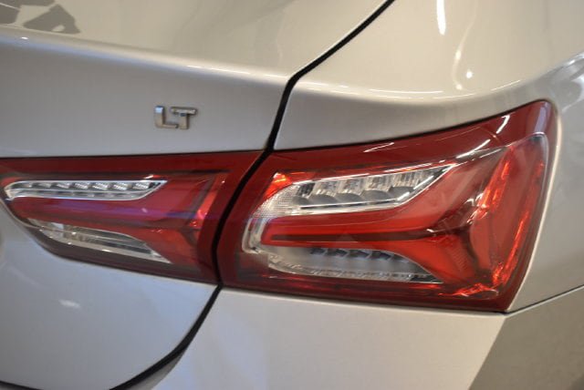 Used 2022 Chevrolet Malibu LT FWD image 12