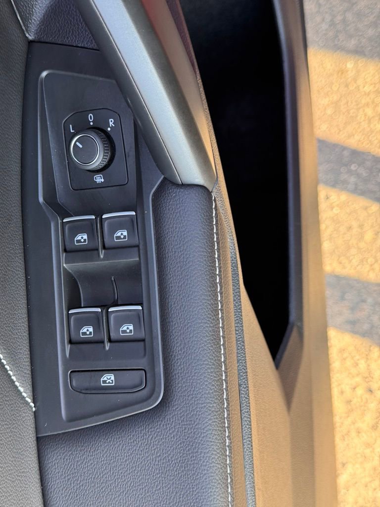 Used 2024 Volkswagen Tiguan SE R-Line image 17