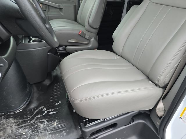 New 2025 GMC Savana 3500 Extended w/ Driver Convenience Package image 17