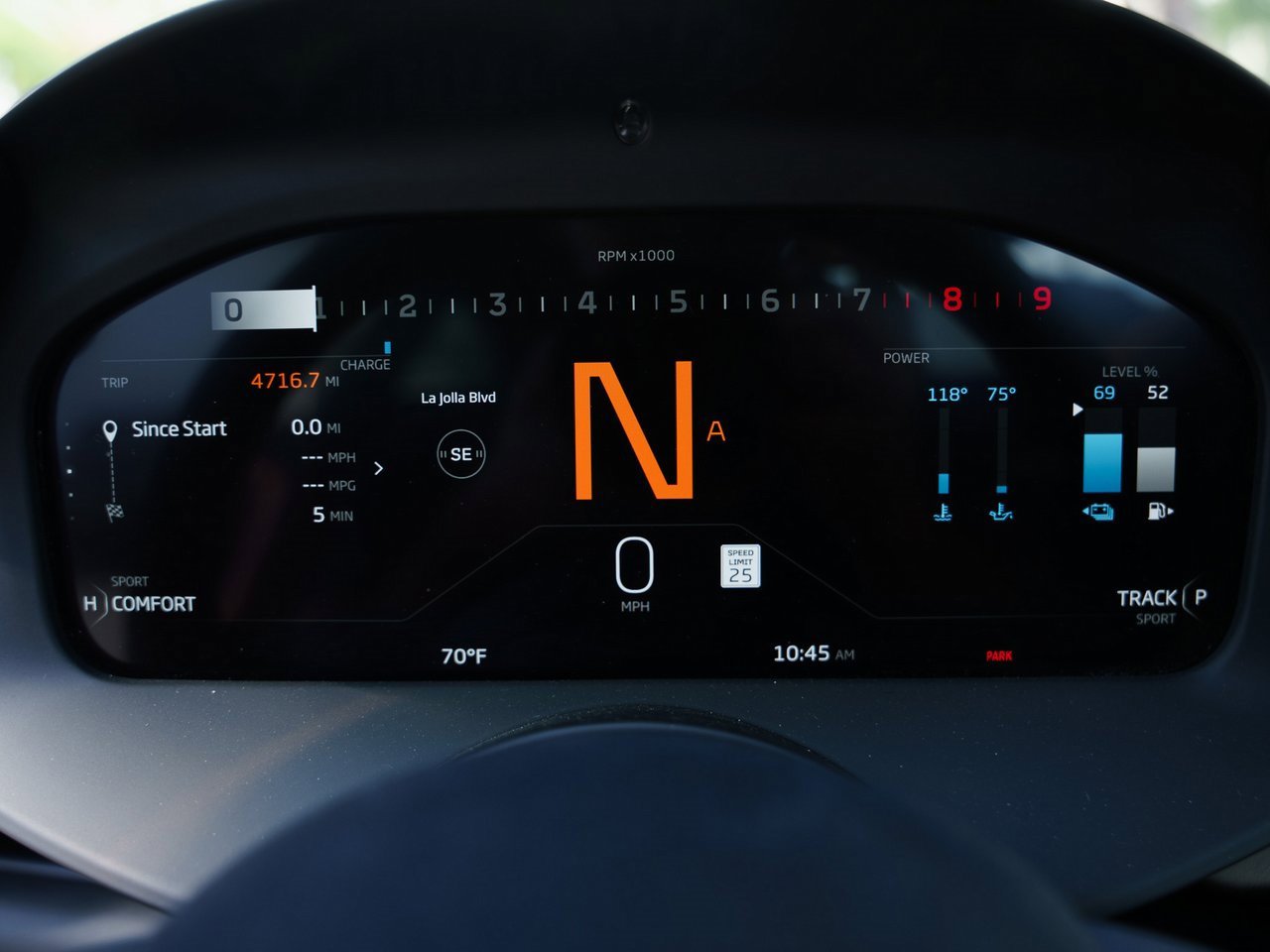 Used 2025 McLaren Artura image 13