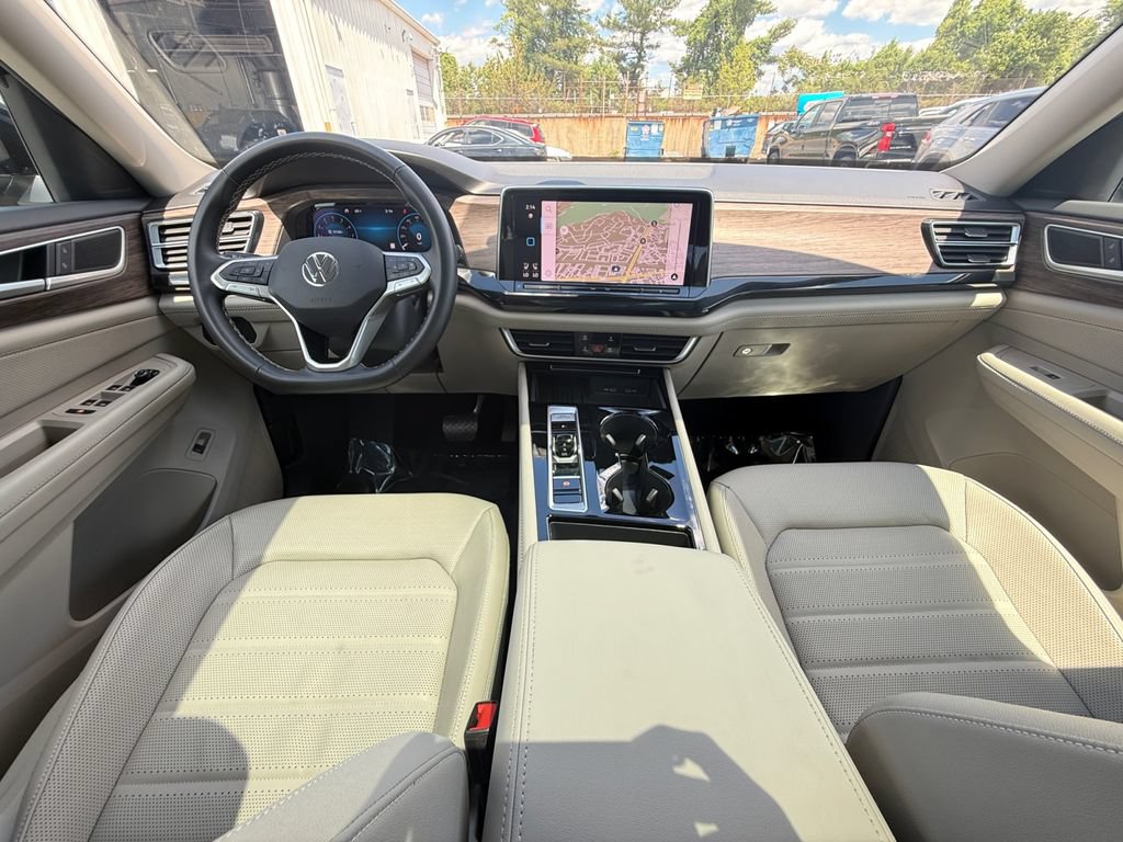 Used 2025 Volkswagen Atlas SEL AWD/4WD image 24