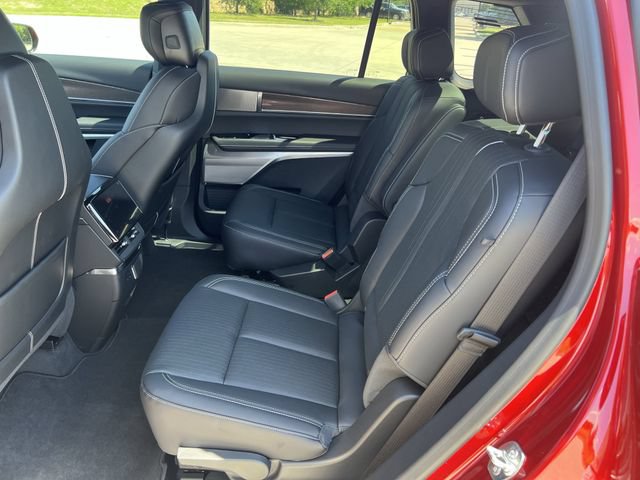 New 2026 Cadillac Vistiq Luxury AWD/4WD image 28