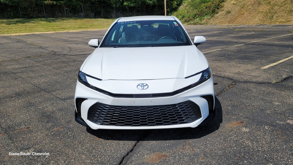 Used 2025 Toyota Camry SE FWD image 4