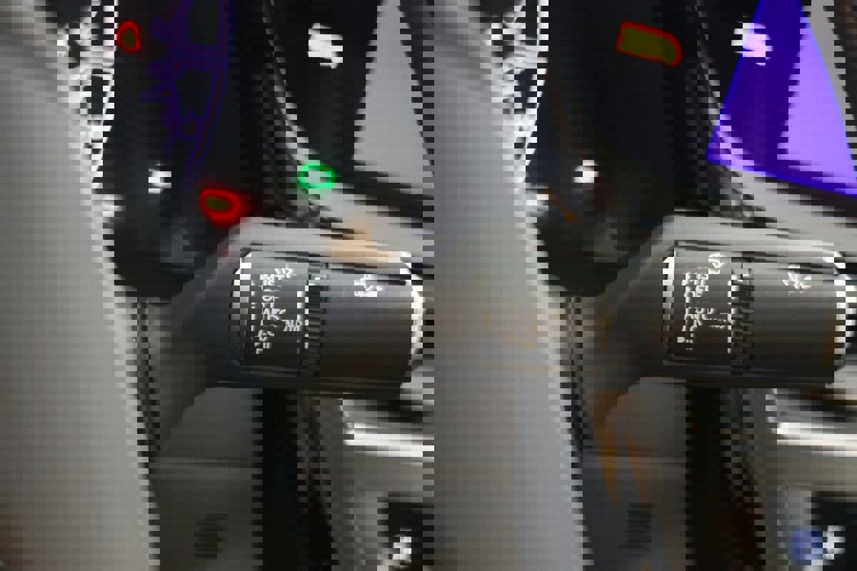 Used 2024 Lexus ES 350 Ultra Luxury w/ Accessory Package (Z2) image 27