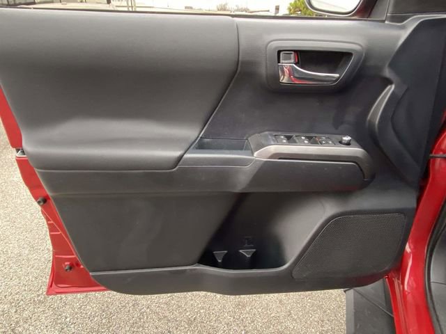 Used 2018 Toyota Tacoma TRD Sport image 12