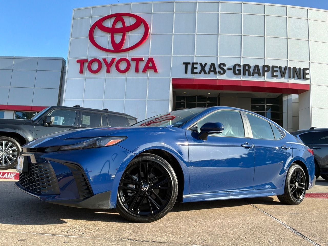 Used 2026 Toyota Camry SE FWD image 2