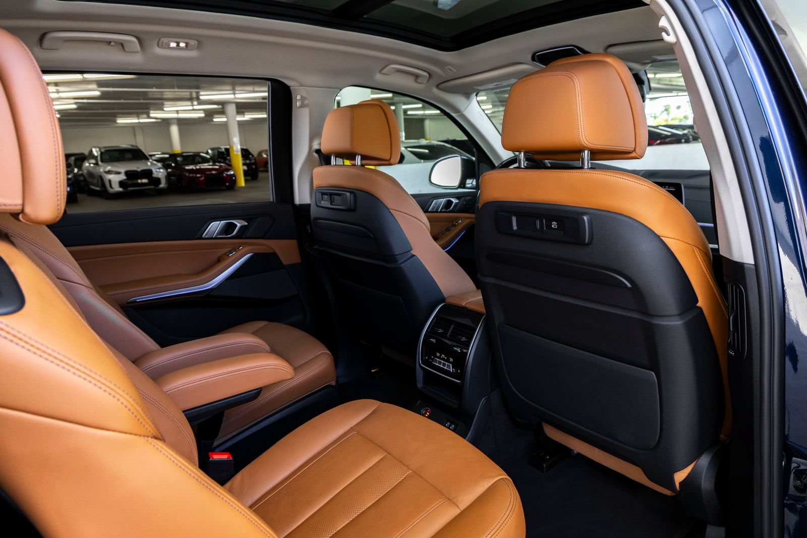 Used 2022 BMW X7 xDrive40i w/ Premium Package AWD/4WD image 28
