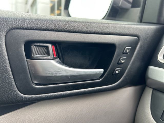 Used 2018 Toyota Highlander Limited FWD image 19