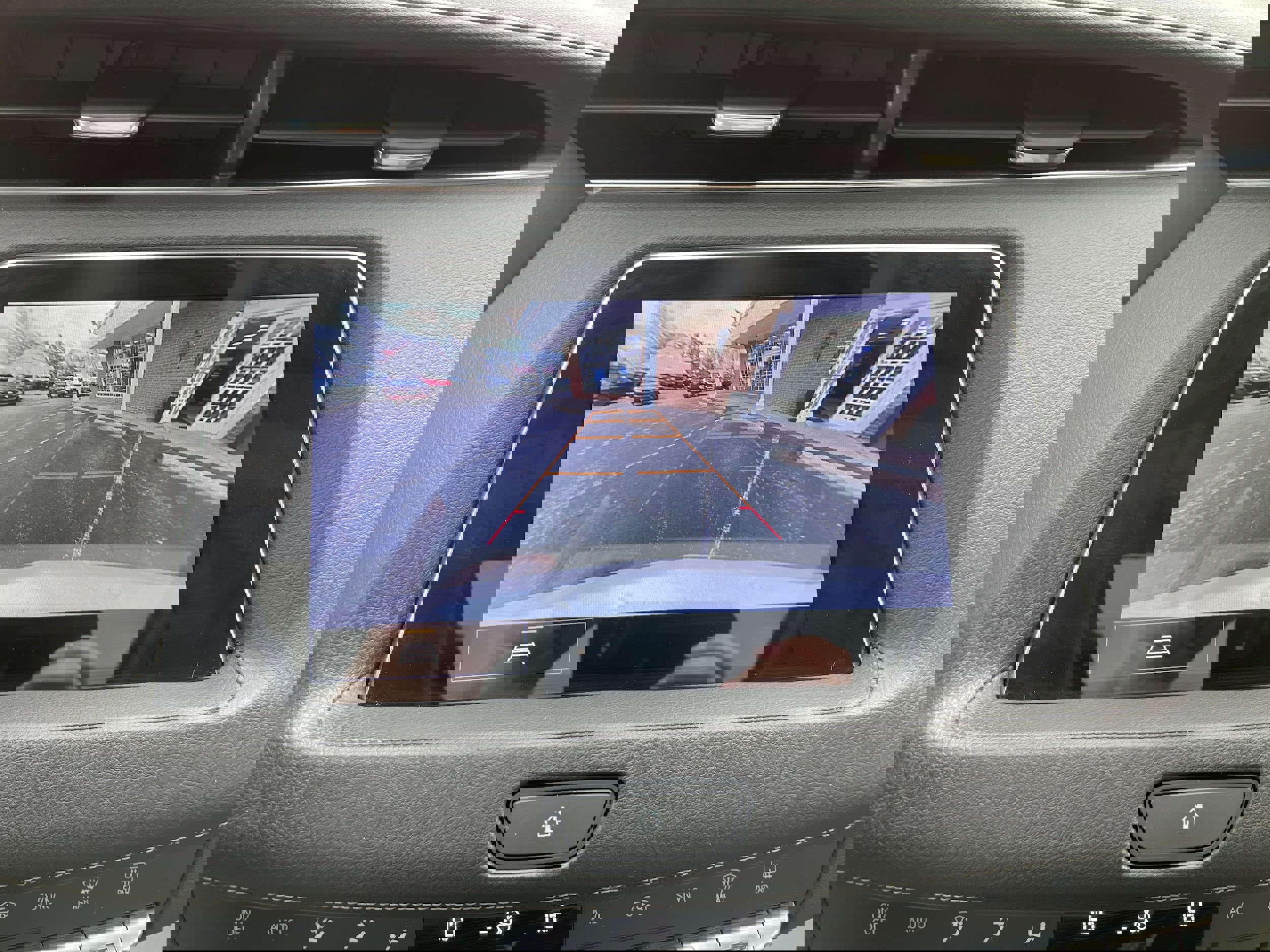 Used 2022 Cadillac XT4 Luxury w/ Cold Weather Package image 25