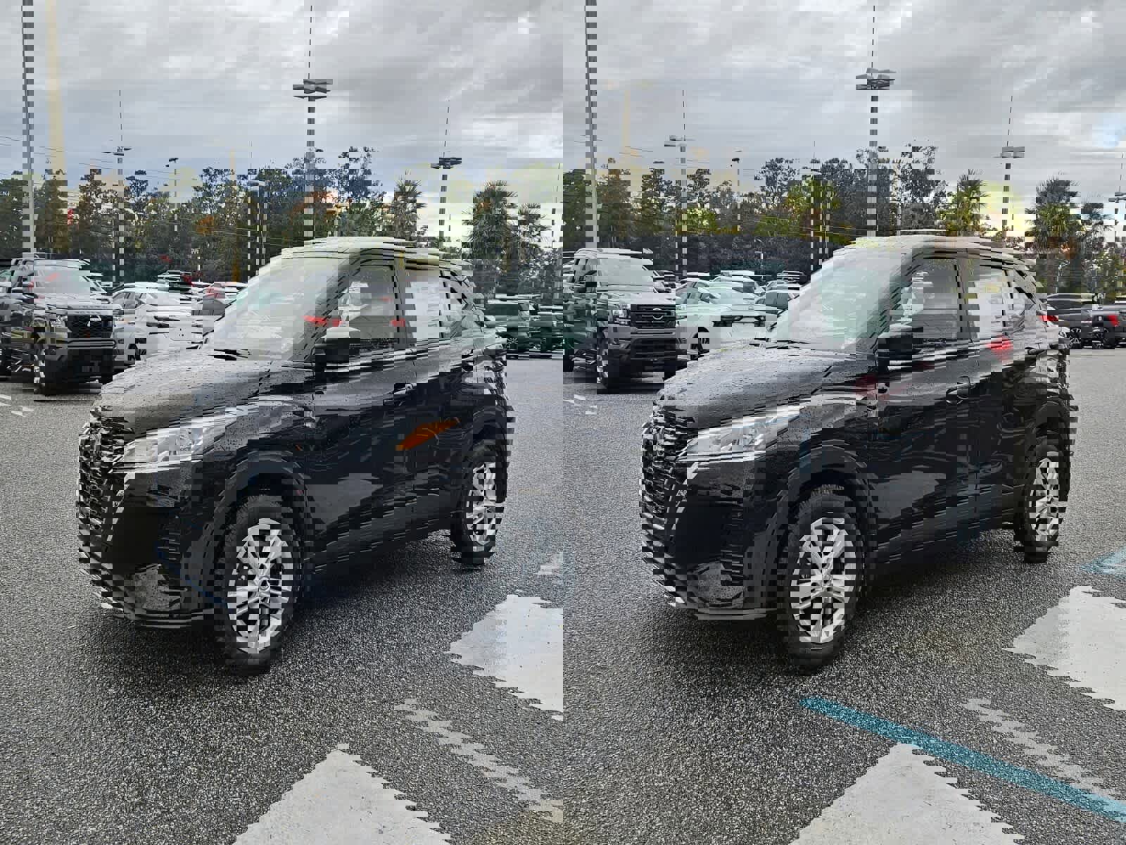 New 2025 Nissan Kicks Play S image 2