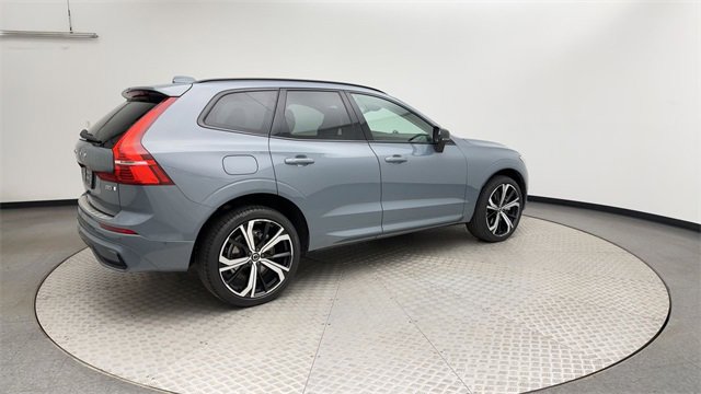 Certified 2023 Volvo XC60 B5 Ultimate w/ Climate Package image 2
