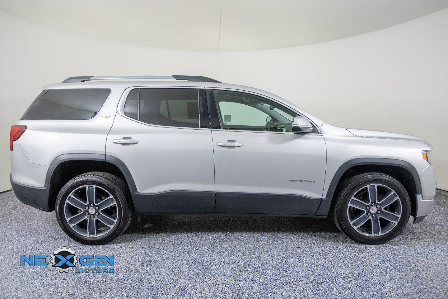 Used 2020 GMC Acadia SLT w/ LPO, Cargo Package AWD/4WD image 9