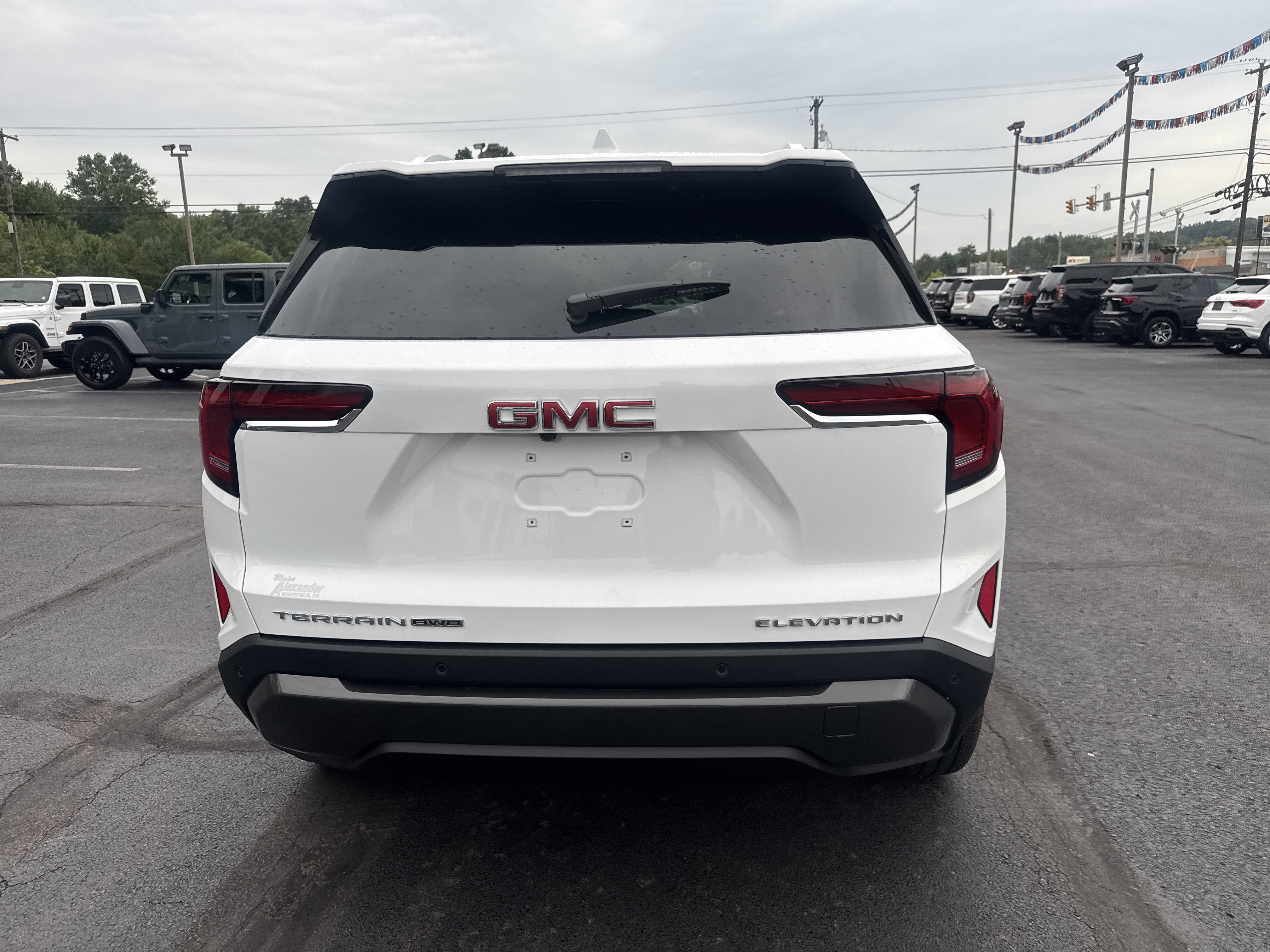 New 2027 GMC Terrain Elevation w/ Elevation Premium Package AWD/4WD image 4