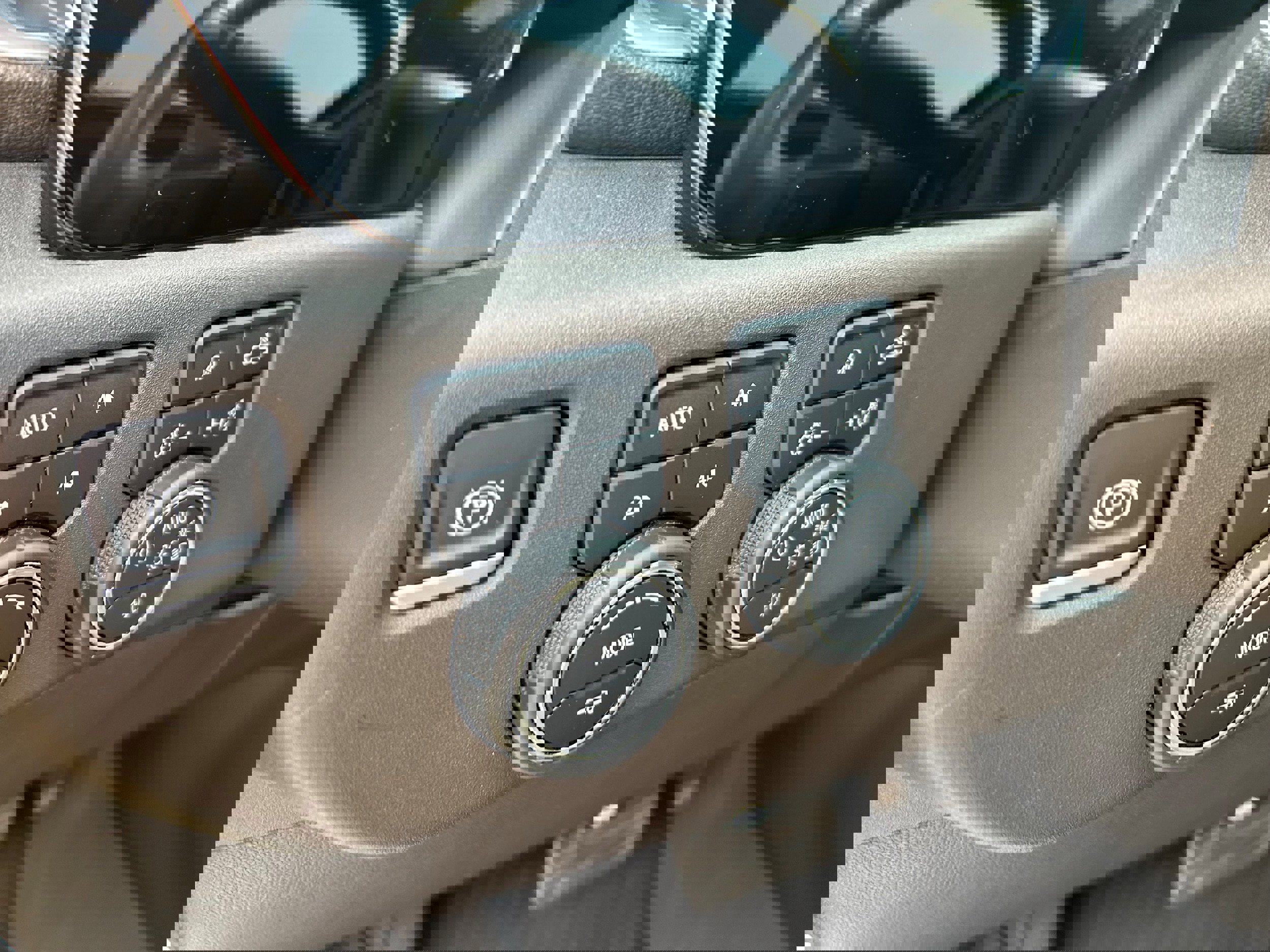 Used 2022 Chevrolet Silverado 1500 LTZ image 22