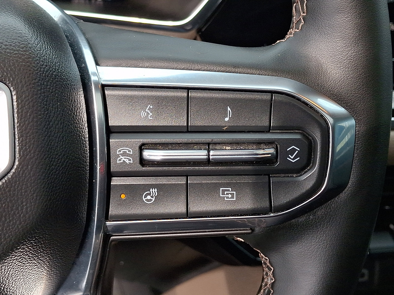 Used 2023 GMC Canyon Denali w/ Denali Black Edition image 24