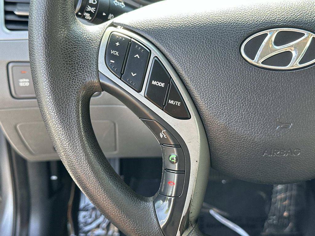 Used 2016 Hyundai Elantra SE w/ Option Group 02 FWD image 19