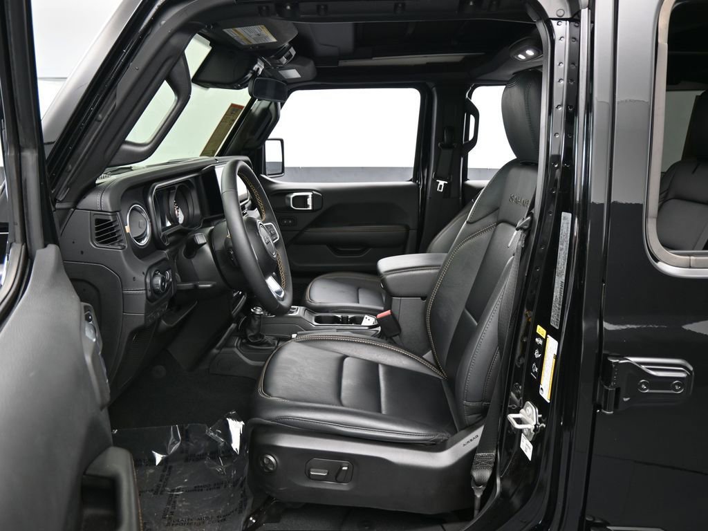 Used 2024 Jeep Wrangler Sahara image 11