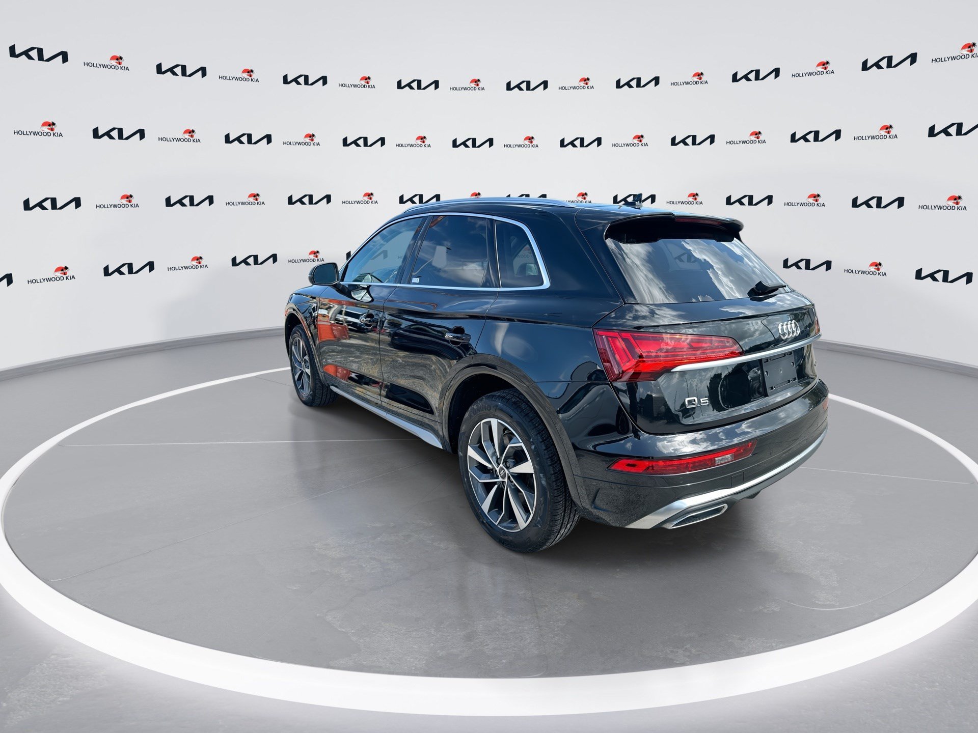 Used 2023 Audi Q5 2.0T Premium Plus w/ Premium Plus Package AWD/4WD image 6