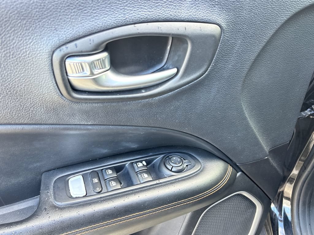 Used 2018 Jeep Compass Limited w/ Safe & Security Group FWD image 19