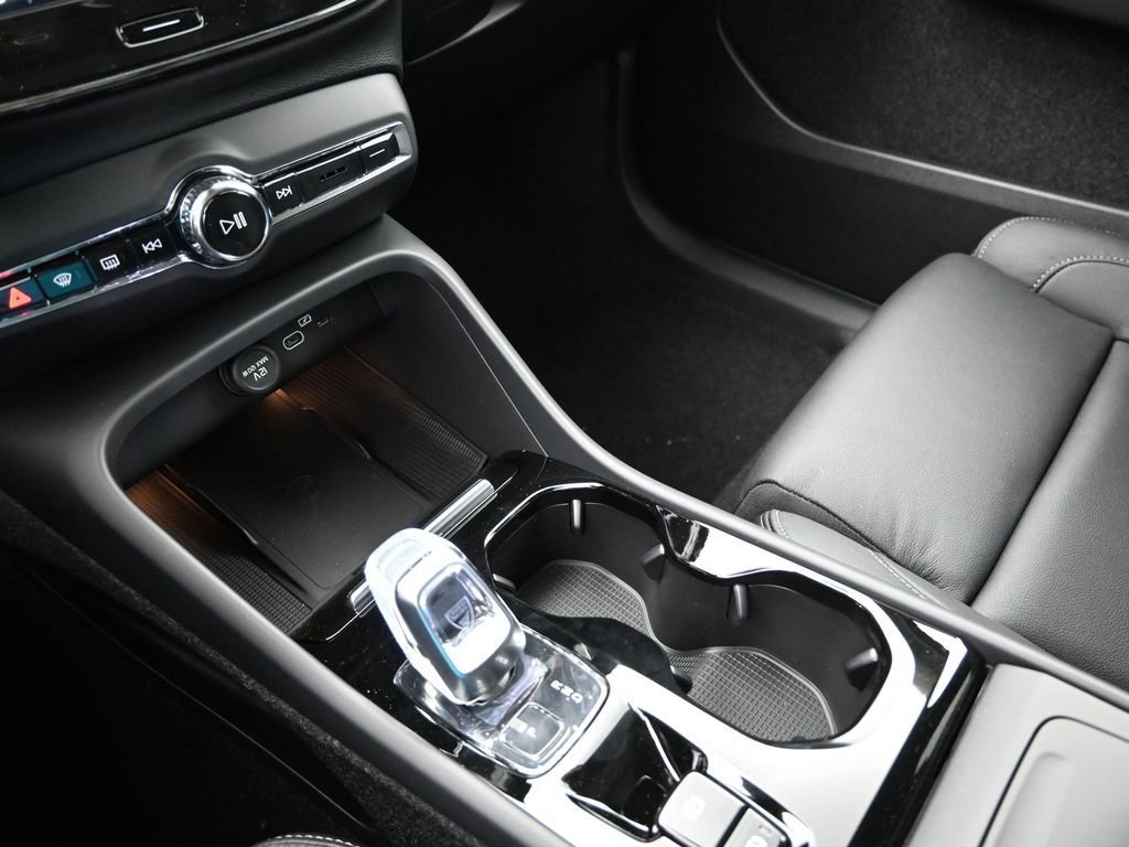 New 2025 Volvo XC40 B5 Plus w/ Climate Package image 14