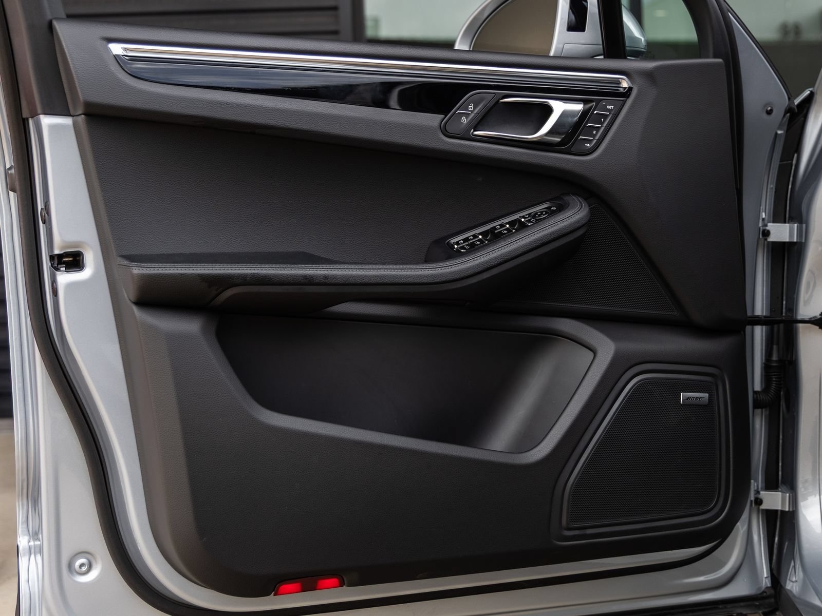 Certified 2026 Porsche Macan AWD/4WD image 22