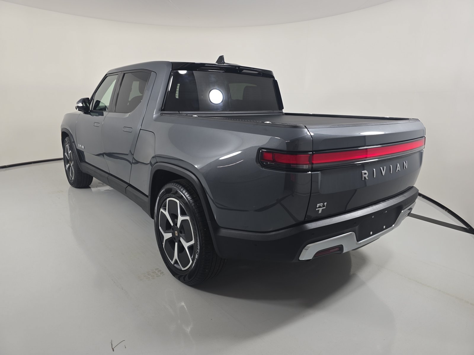 Used 2024 Rivian R1T Adventure Dual AWD/4WD image 3