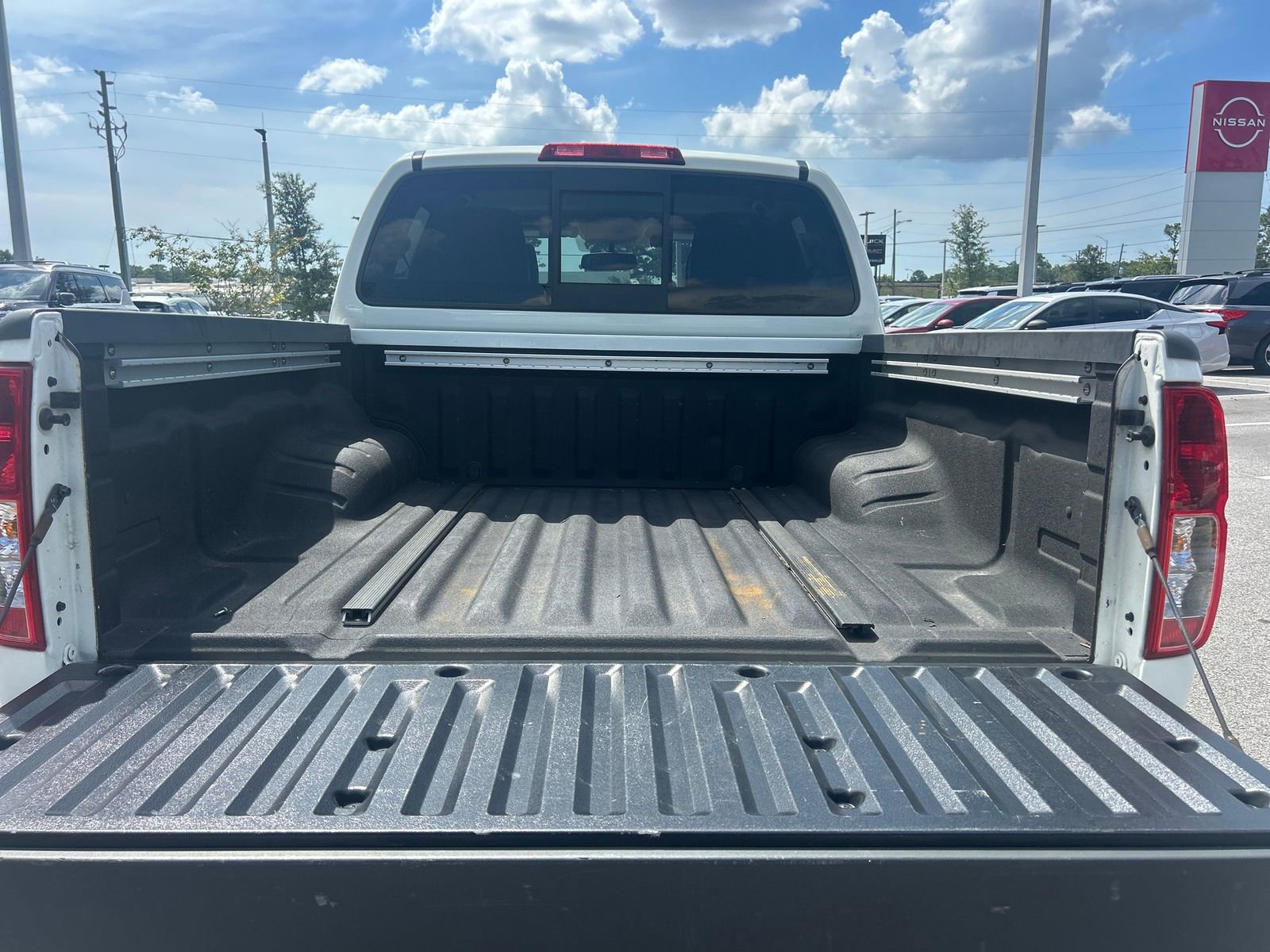 Used 2019 Nissan Frontier SL image 11