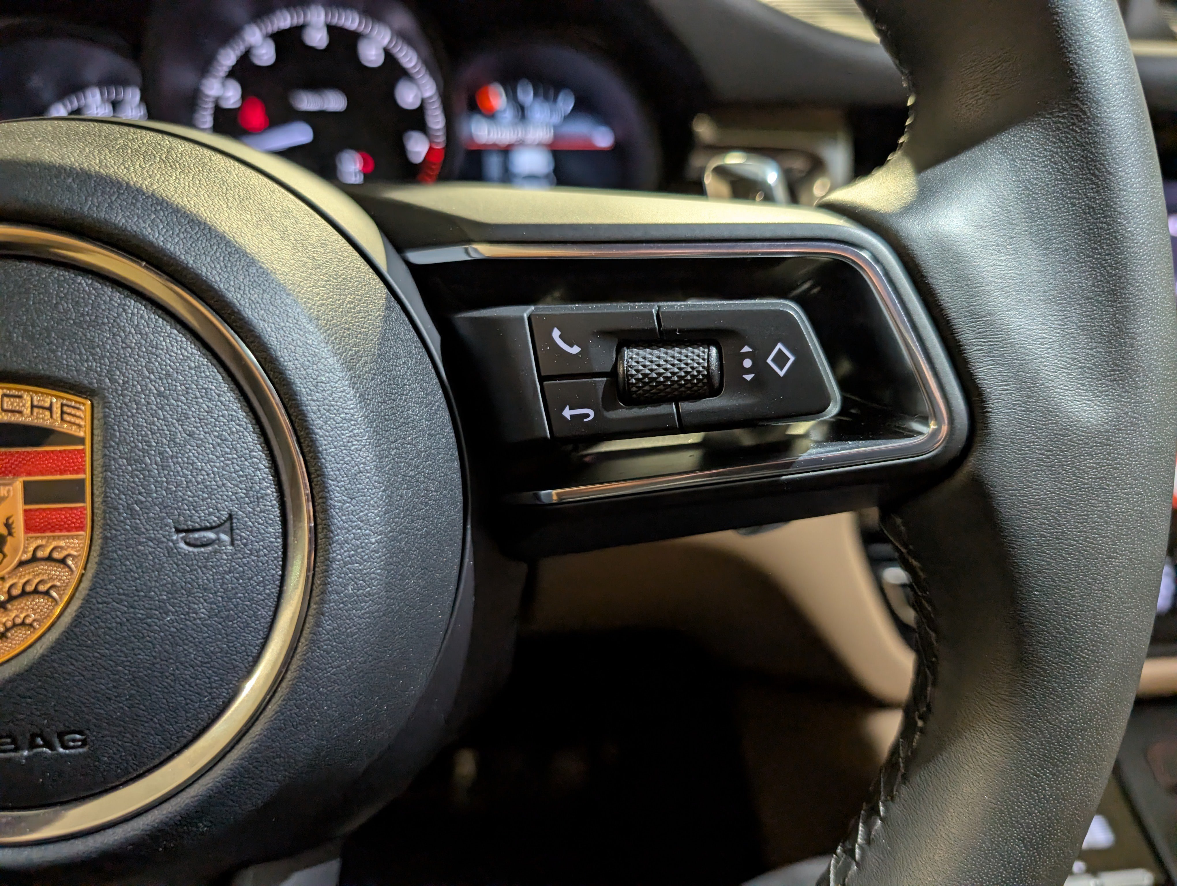 Certified 2026 Porsche Macan AWD/4WD image 28