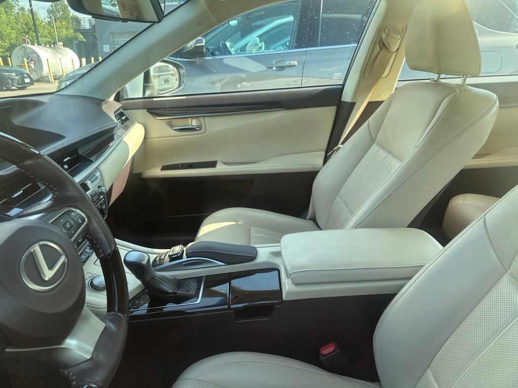 Used 2017 Lexus ES 350 w/ Luxury Package FWD image 28