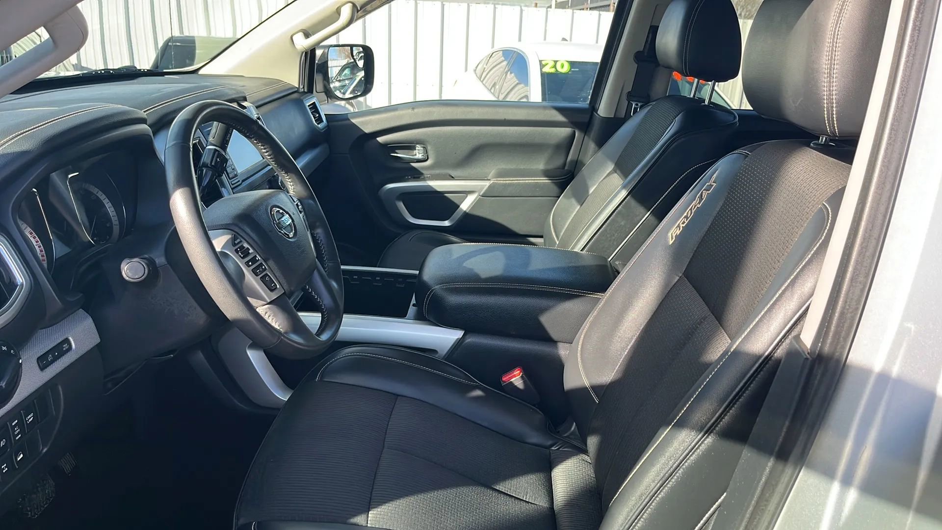 Used 2018 Nissan Titan PRO-4X image 9