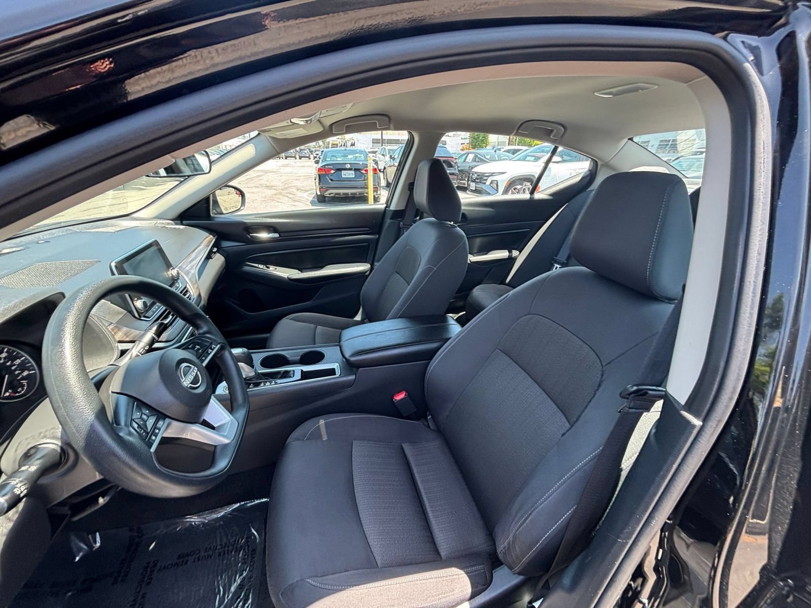 Used 2025 Nissan Altima 2.5 SV FWD image 37