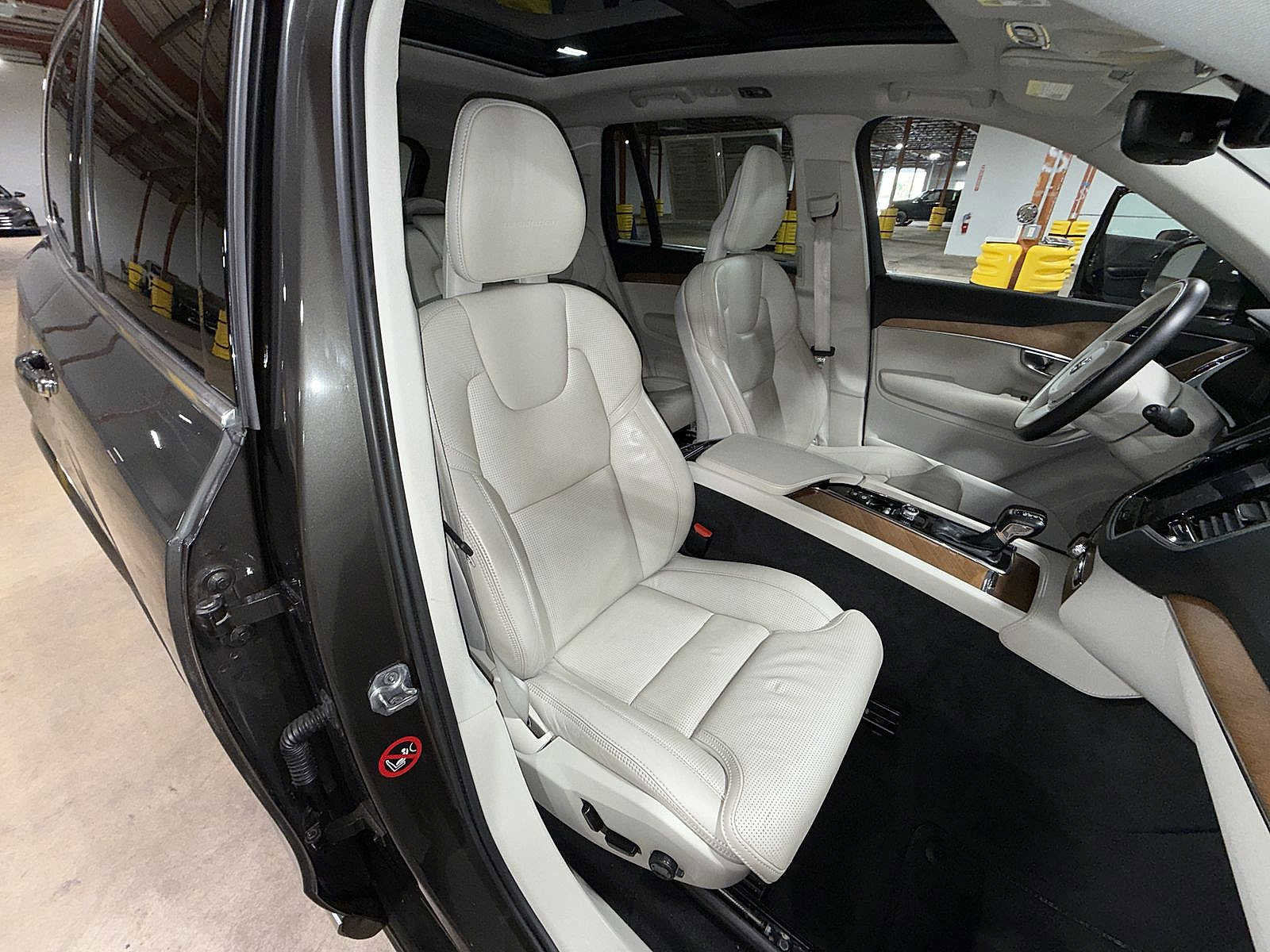 Used 2018 Volvo XC90 T6 Inscription w/ Convenience Package AWD/4WD image 15