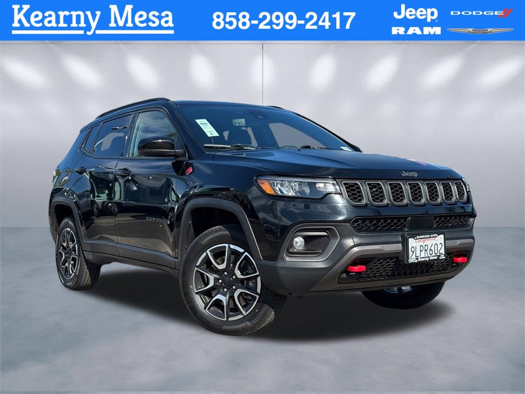 Used 2024 Jeep Compass Trailhawk image 1