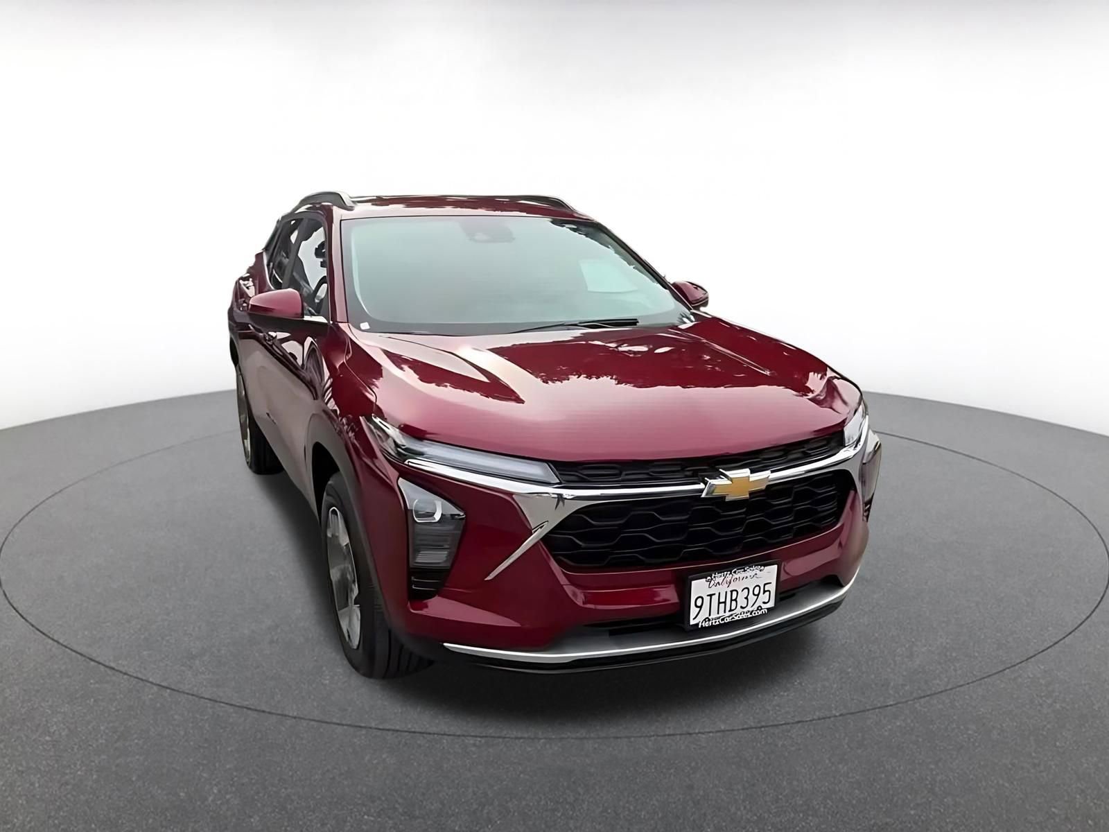 Used 2025 Chevrolet Trax LT image 3