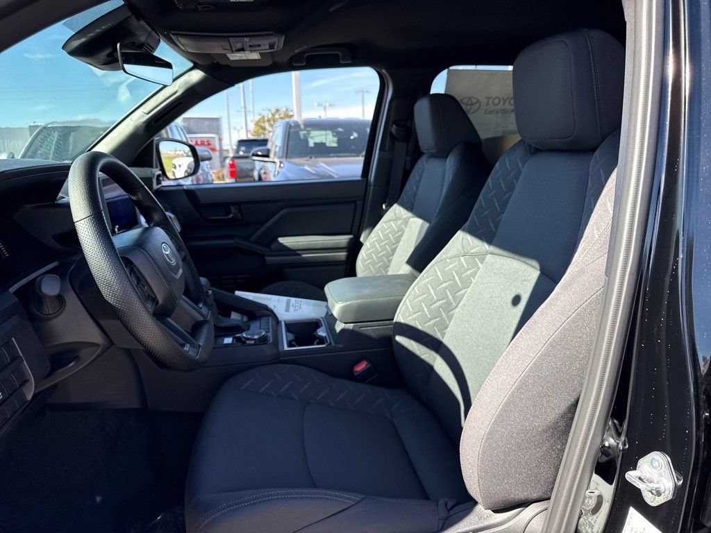 Certified 2025 Toyota Tacoma SR5 AWD/4WD image 10