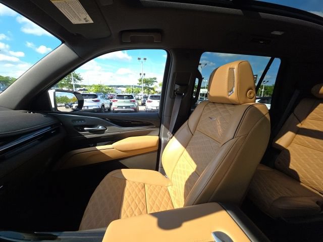 Used 2023 Cadillac Escalade Premium Luxury w/ LPO, Floor Liner Package AWD/4WD image 25