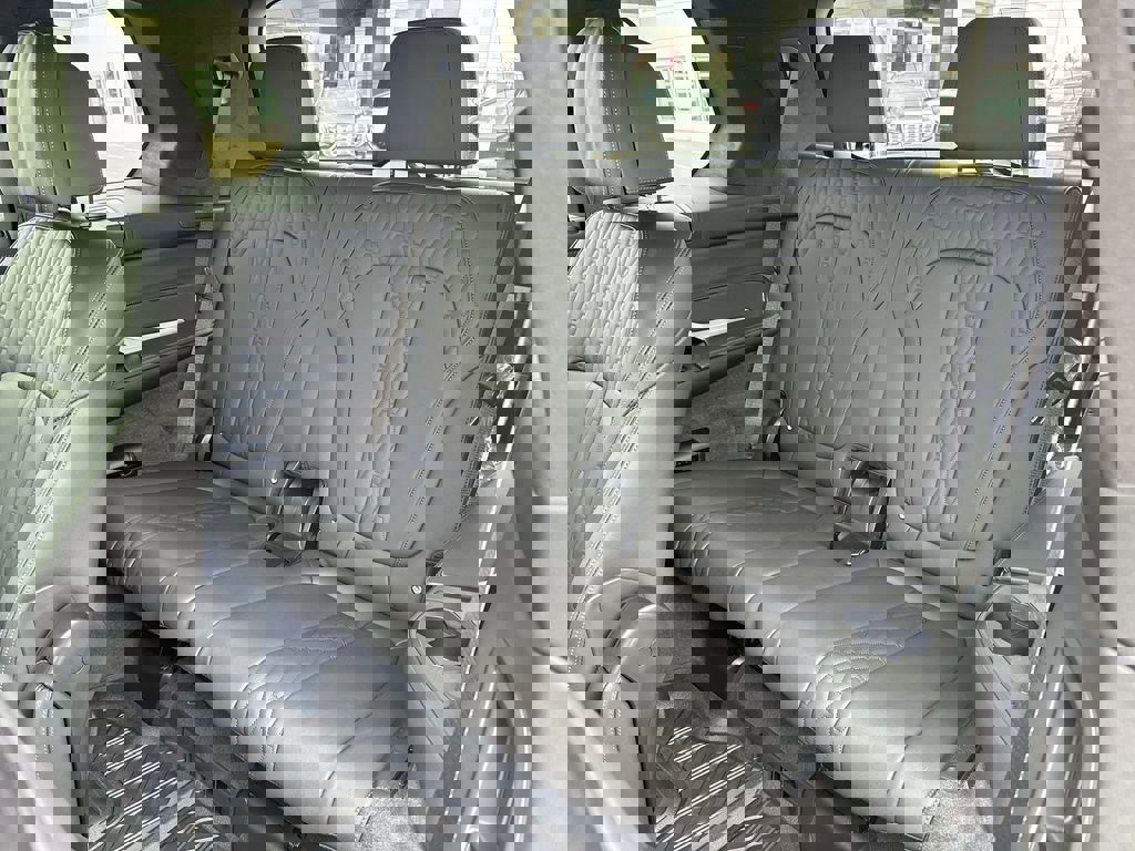 Used 2025 BMW X7 M60i image 37