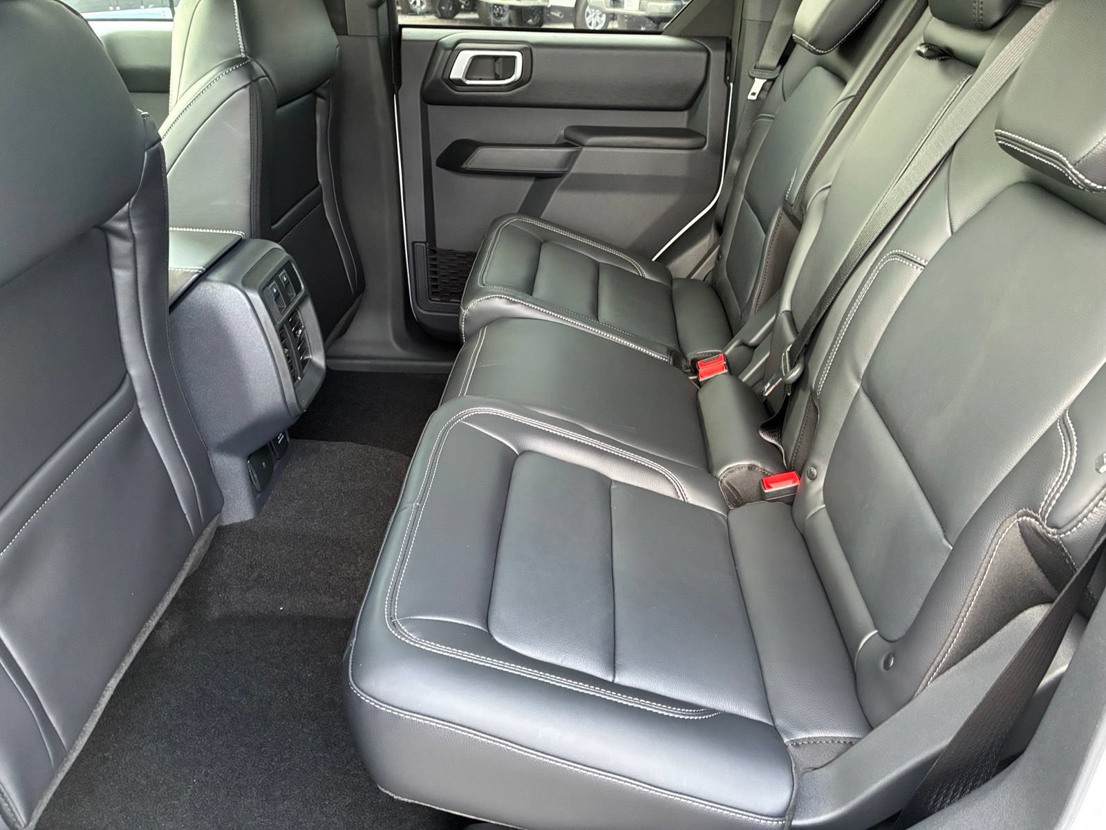 New 2026 Ford Bronco Outer Banks w/ Sasquatch Package AWD/4WD image 14
