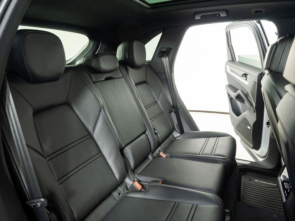 New 2026 Porsche Cayenne AWD/4WD image 23