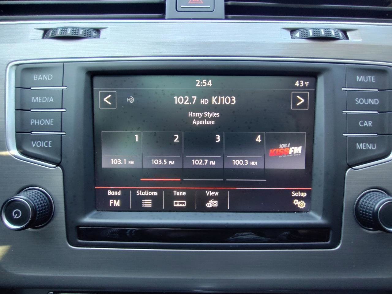 Used 2016 Volkswagen Golf SE image 27