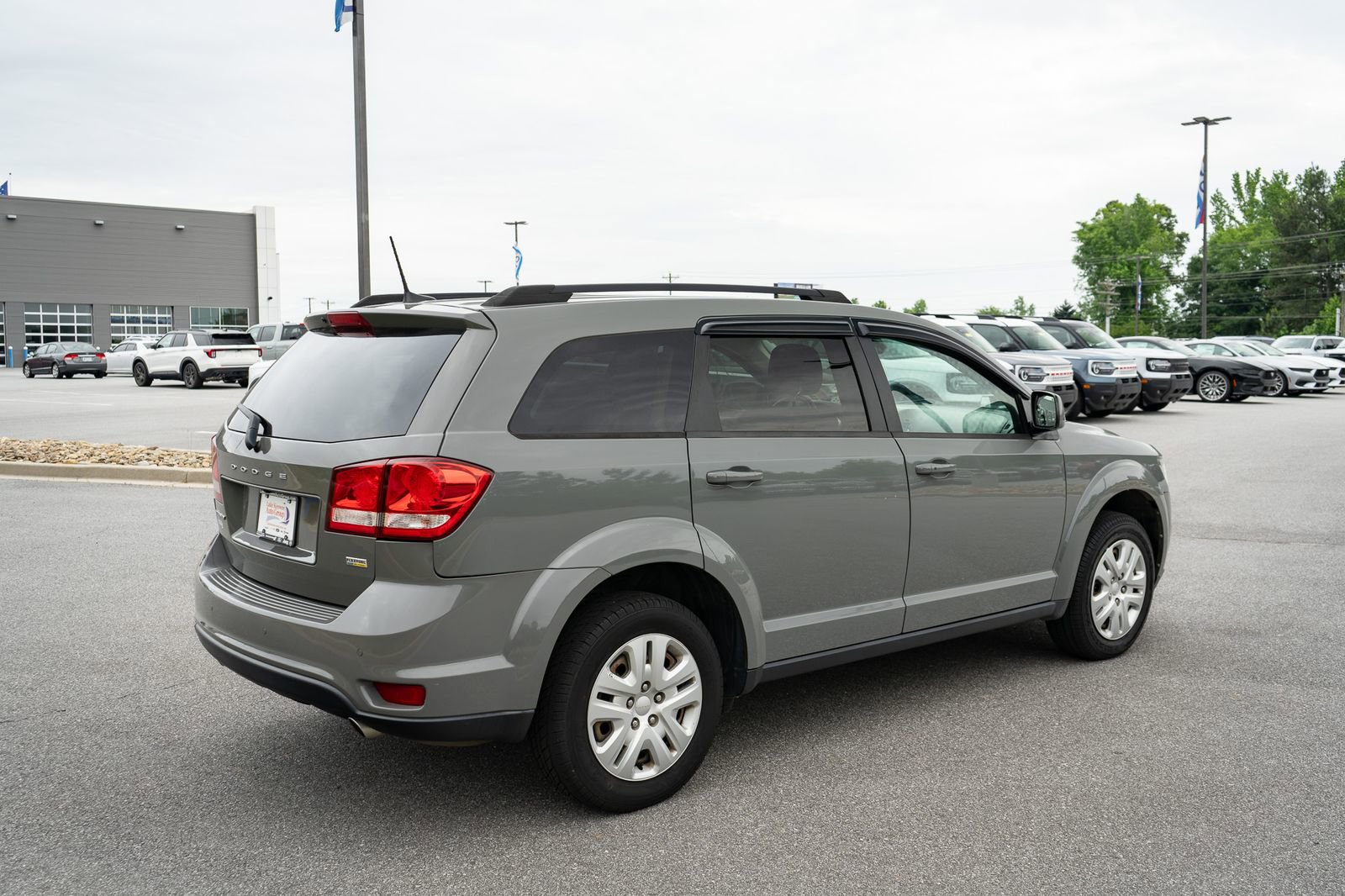 Used 2019 Dodge Journey SE w/ Safe & Sound Group FWD image 10