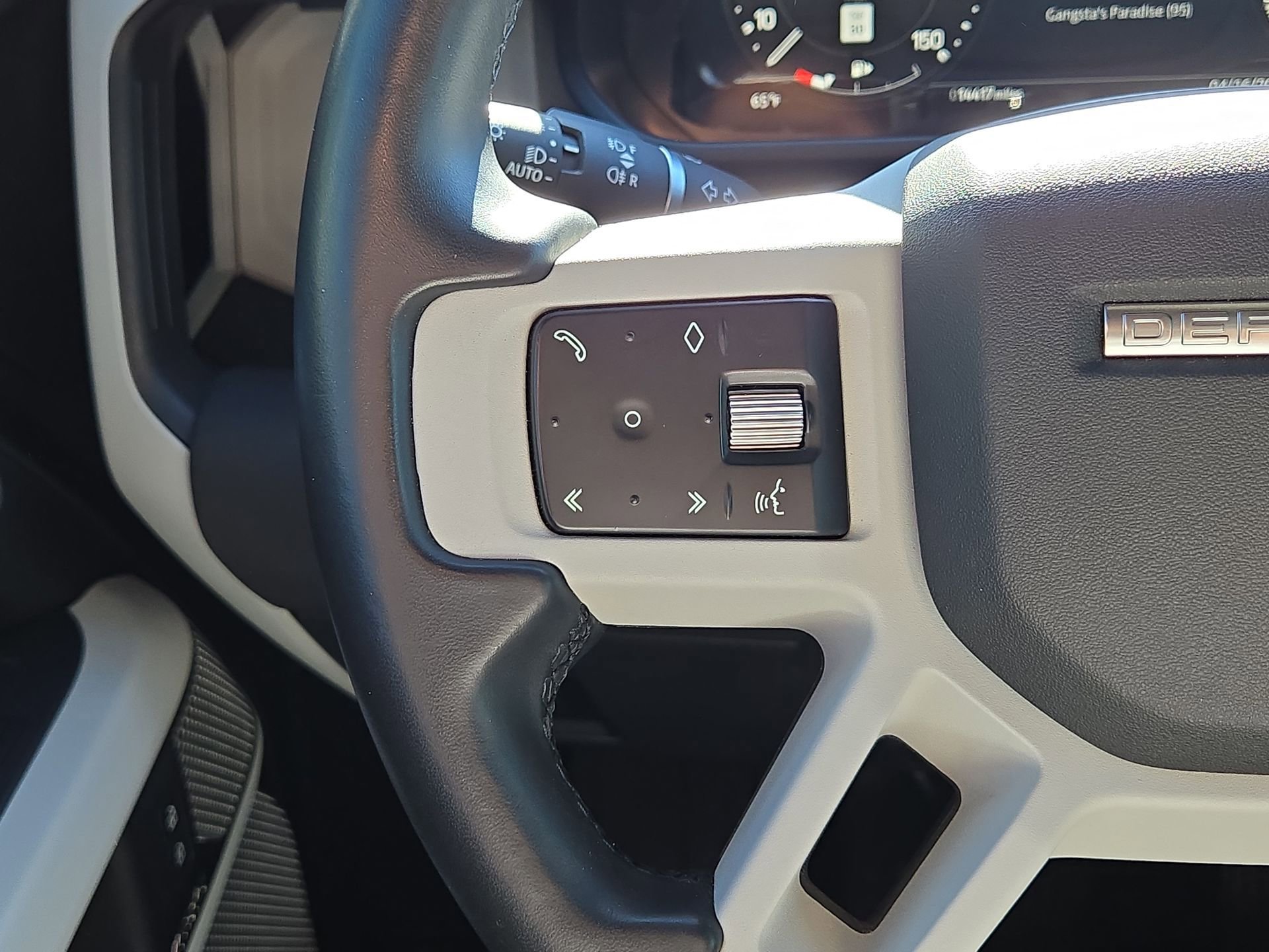Used 2023 Land Rover Defender 130 SE image 21