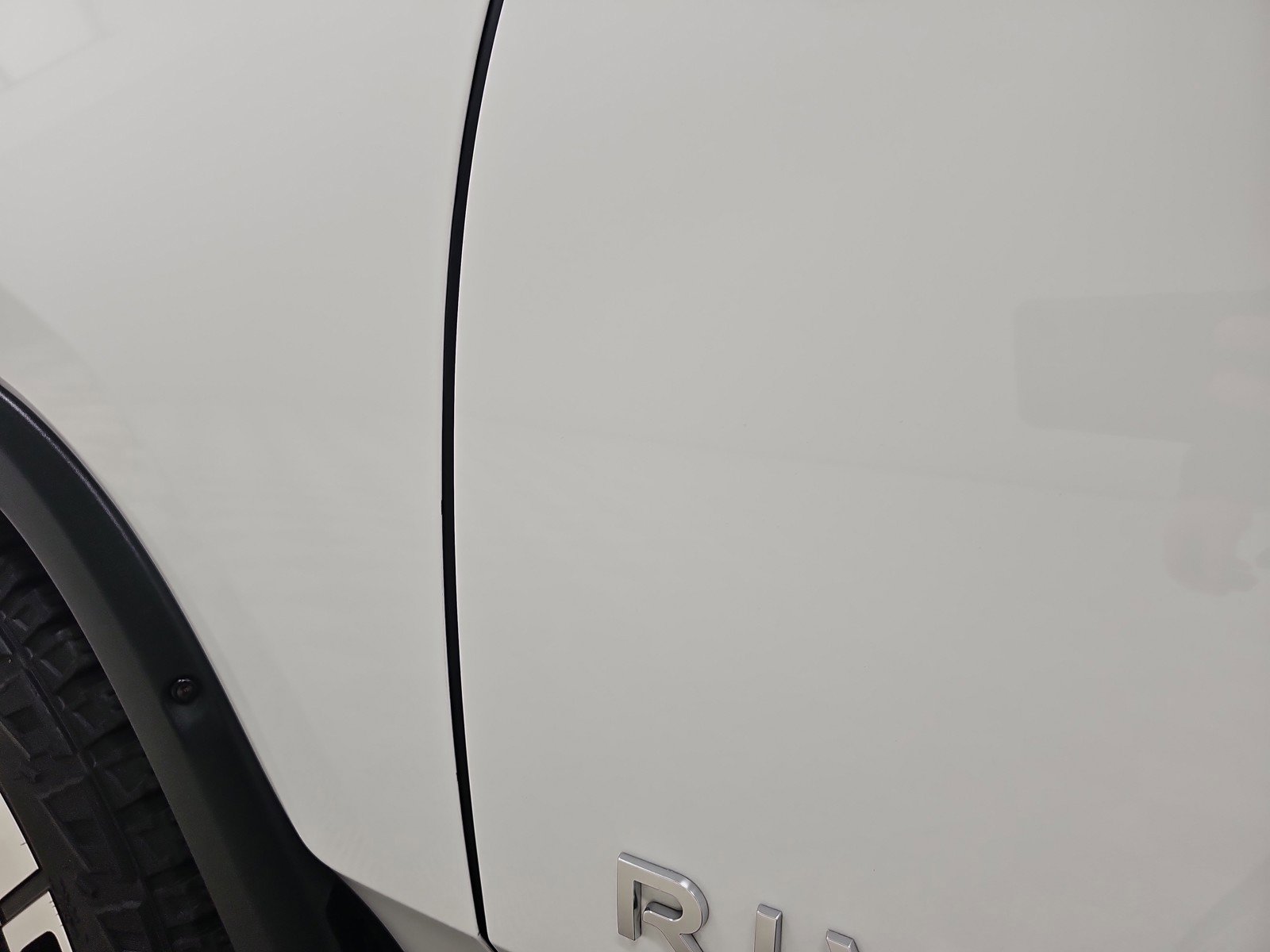 Used 2023 Rivian R1T Adventure image 33