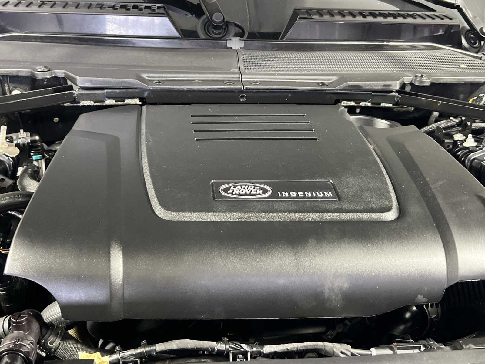 Used 2025 Land Rover Defender 110 S image 29