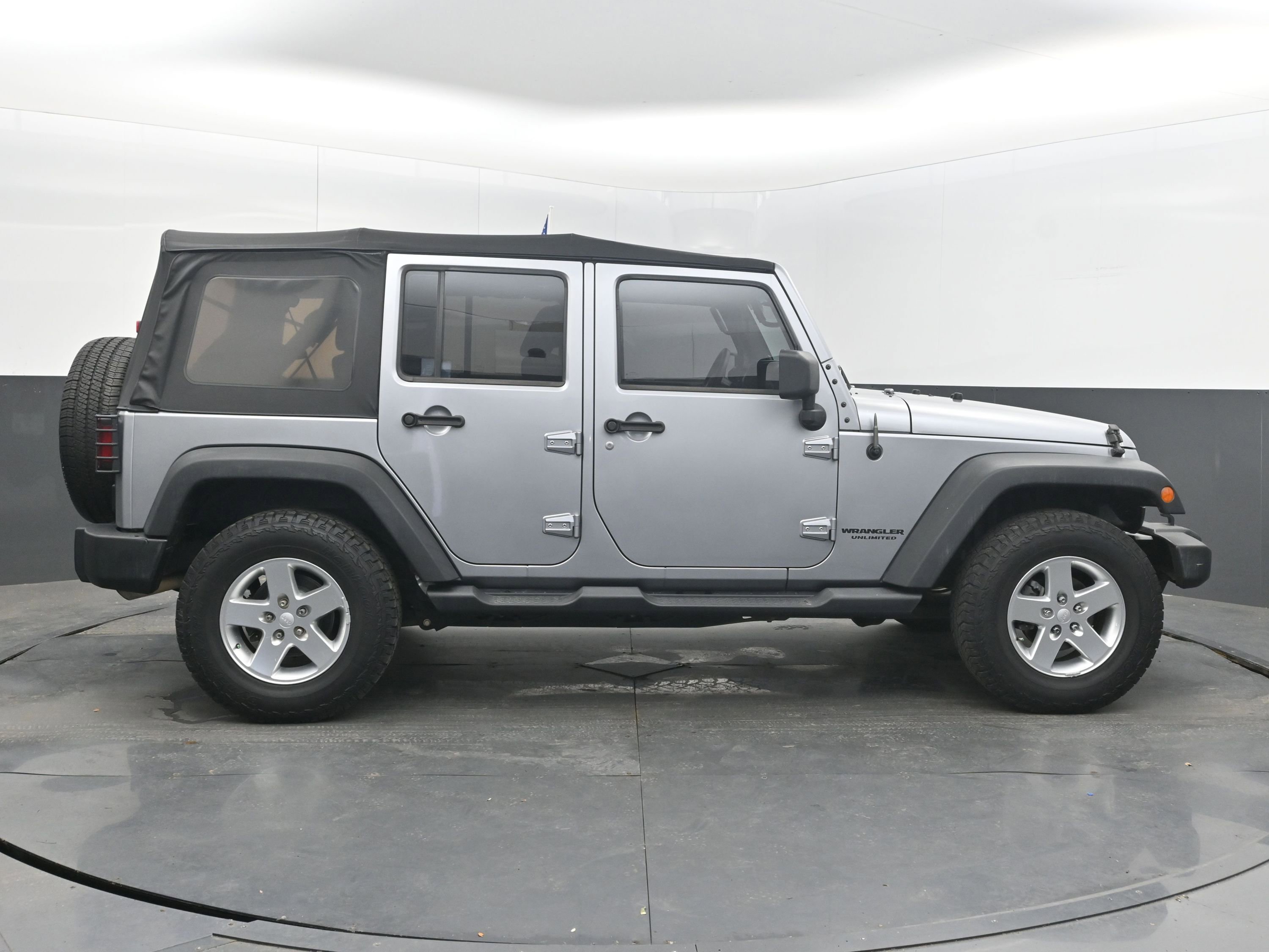Used 2014 Jeep Wrangler Unlimited Sport w/ Max Tow Package AWD/4WD image 8