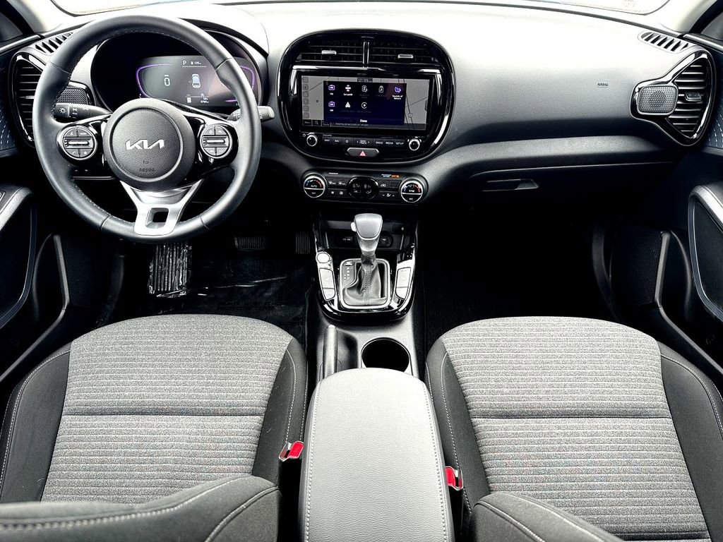 Used 2025 Kia Soul EX image 28