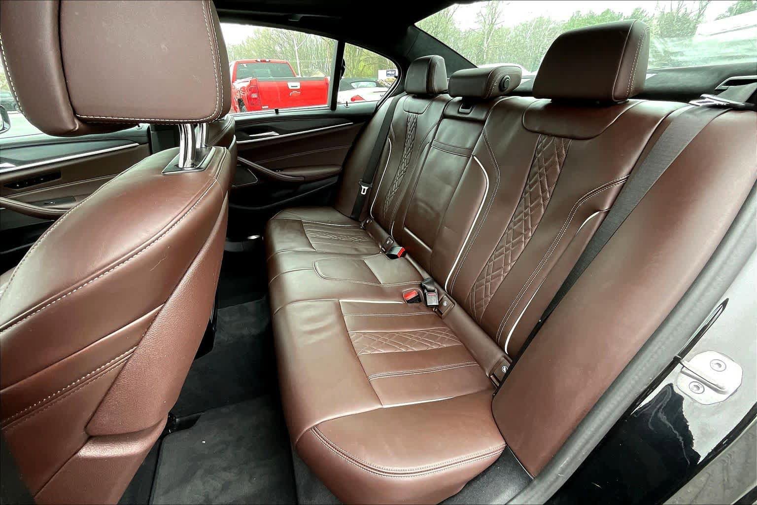 Used 2023 BMW M550i xDrive w/ Dynamic Handling Package AWD/4WD image 19