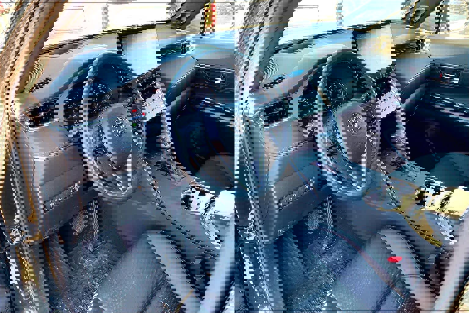 Used 2022 Toyota Venza Limited image 17