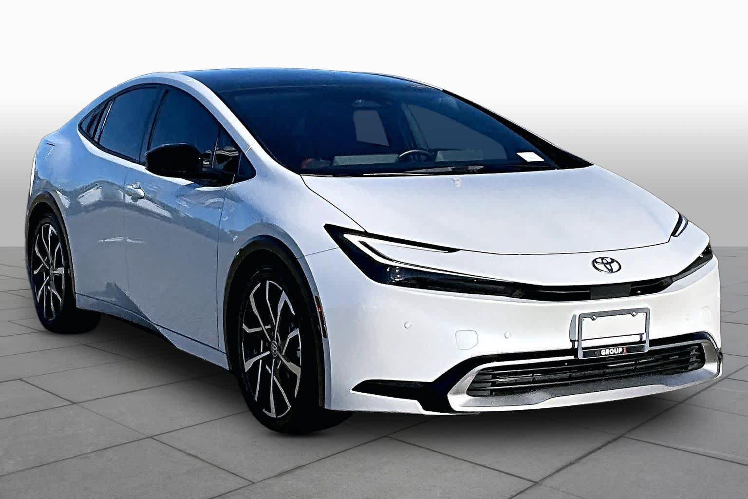 Used 2023 Toyota Prius Prime Premium FWD image 2