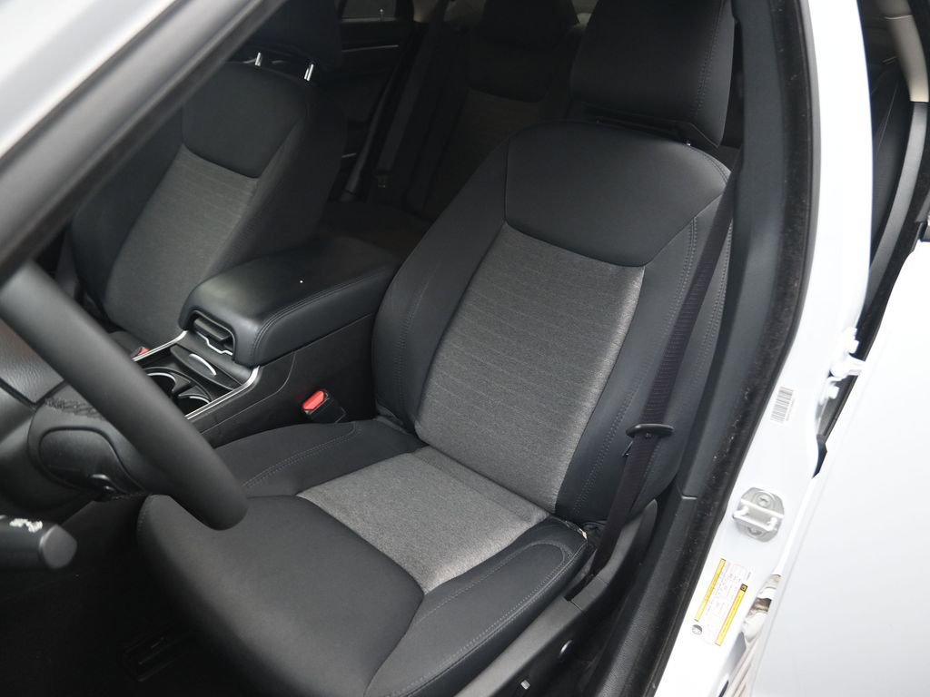 Used 2023 Chrysler 300 Touring w/ Sport Appearance Package image 10